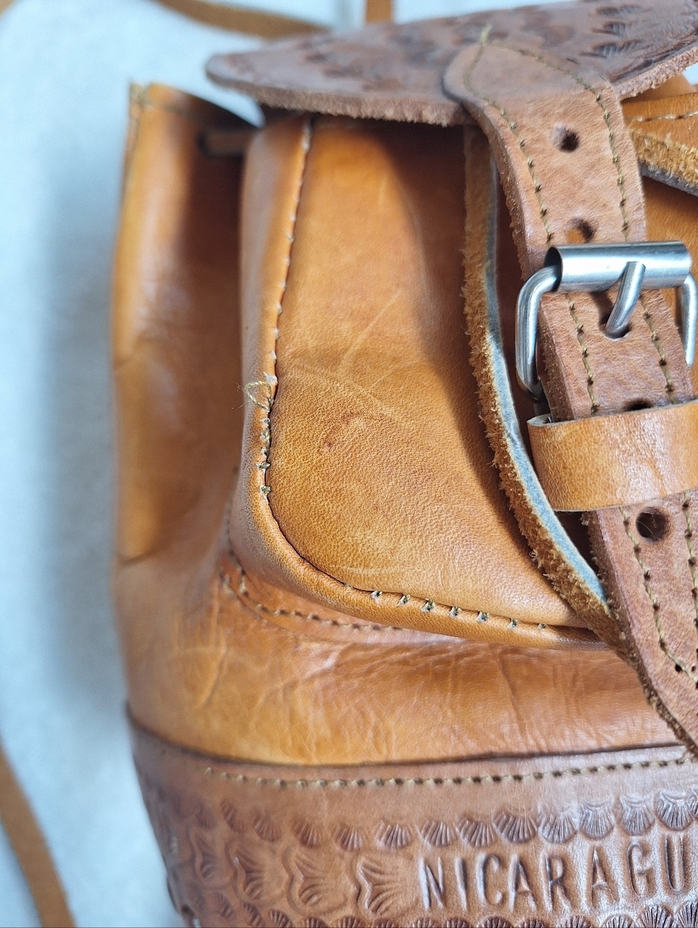 โจ VTG Nicaragua Hand Tooled Leather Mini Backpack โจ - Picture 3 of 12